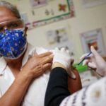 Pese a semáforo naranja federal, Puebla seguirá con restricciones de rojo: Barbosa