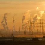 Reportan crujidos en el segundo piso de Galerías Serdán durante el encendido del árbol navideño